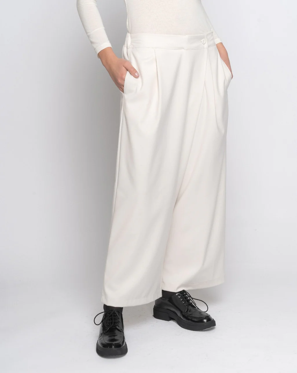 Elastic Cross-Button Pant